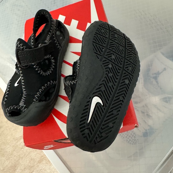 Nike Sunray Sandals 4C - Picture 2 of 3